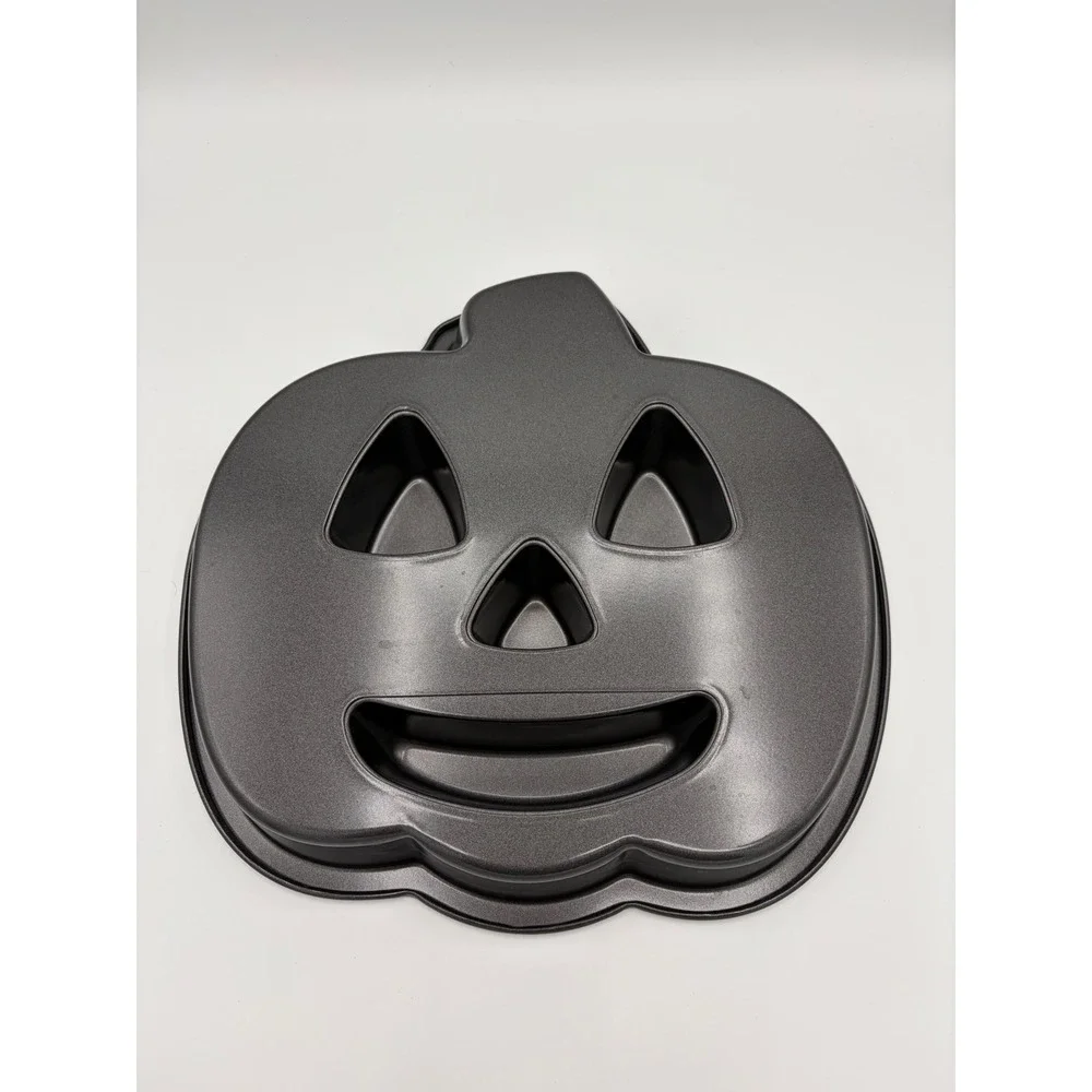 Wilton Jack-O-Lantern Pumpkin Cake Pan Halloween Non-Stick Gray 2105-0665